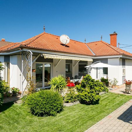 Holiday Home Ildiko By Interhome บาลาตอนแลลเล ภายนอก รูปภาพ
